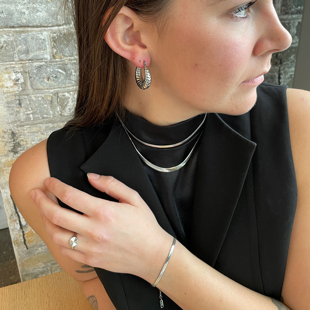 Zo kies je sieraden die niet verkleuren én echt waterproof zijn