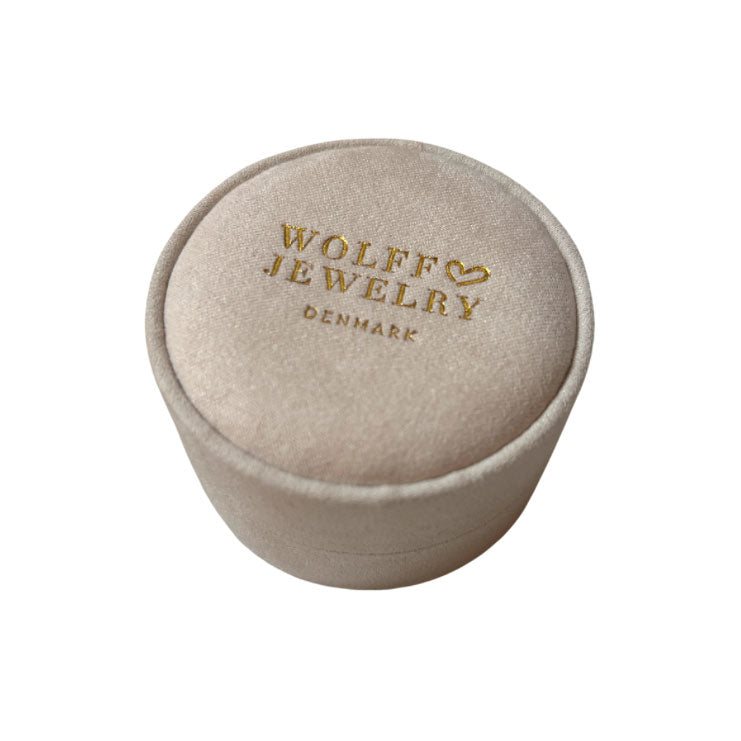 Wolff Jewelry Round velvet box w. gold logo - small POS material Beige